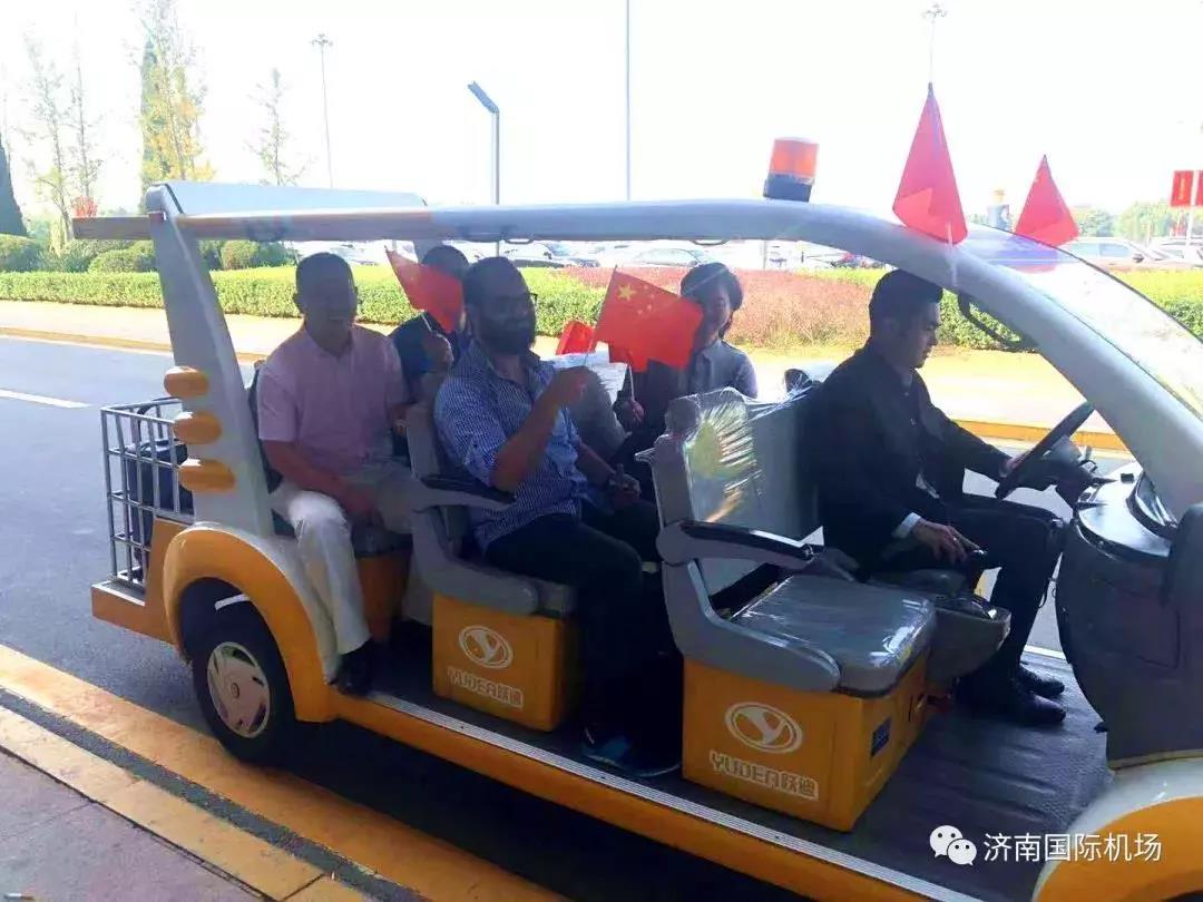 济南国际机场：跃迪旅客摆渡车“上岗” 服务旅客获点赞