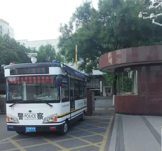 跃迪移动警务室执勤现场风采（二）