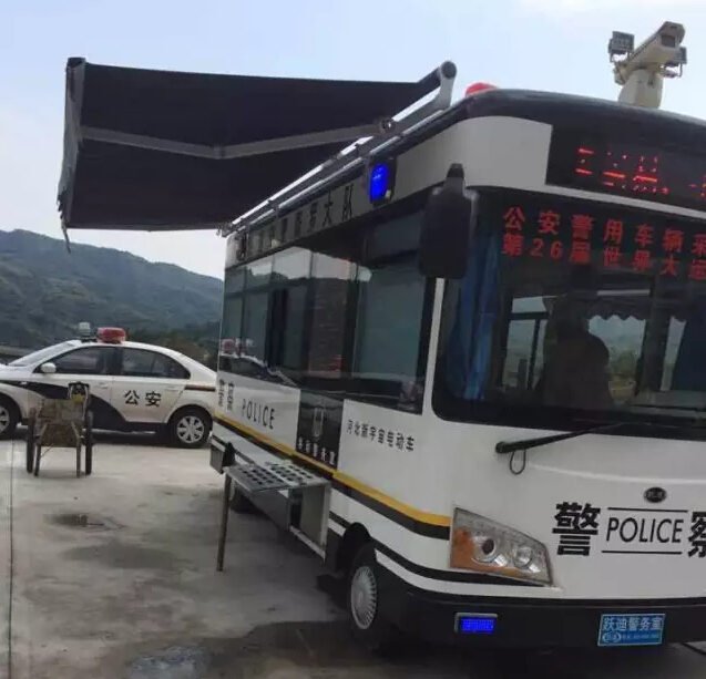 跃迪移动警务室各地执勤中-维护地方安全，提升群众满意度