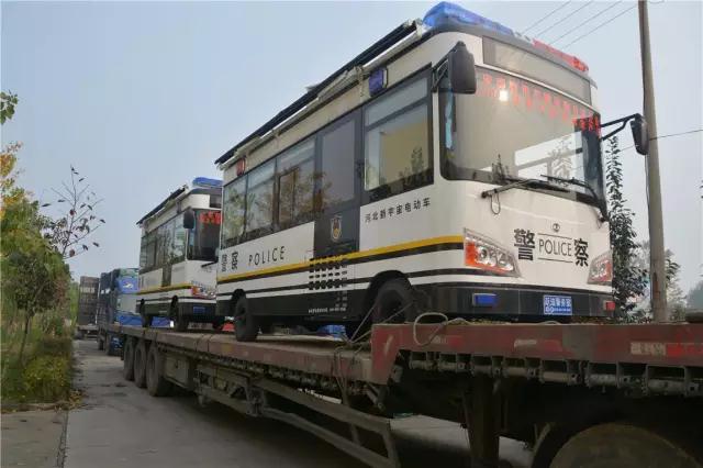 纯电动警务室图片