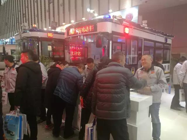 聚焦|跃迪8米燃油移动警务室强势亮相2016警用装备推介会