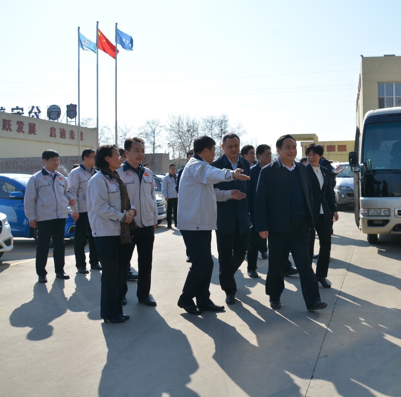 石家庄市代市长邓沛然一行到河北跃迪新能源科技集团考察调研