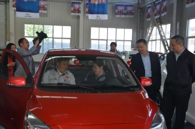 石家庄市政府观摩团一行到河北跃迪集团参观考察