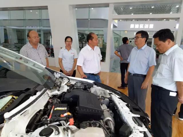 河北跃迪集团旗下河北聚乾电动车有限公司电动观光车捐赠仪式在广平职教南校区顺利举行