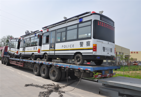 跃迪移动警务室为群众求助提供最快捷的服务，进一步服务百姓