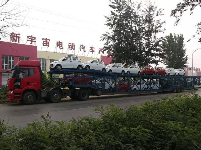 电动汽车装车进行中