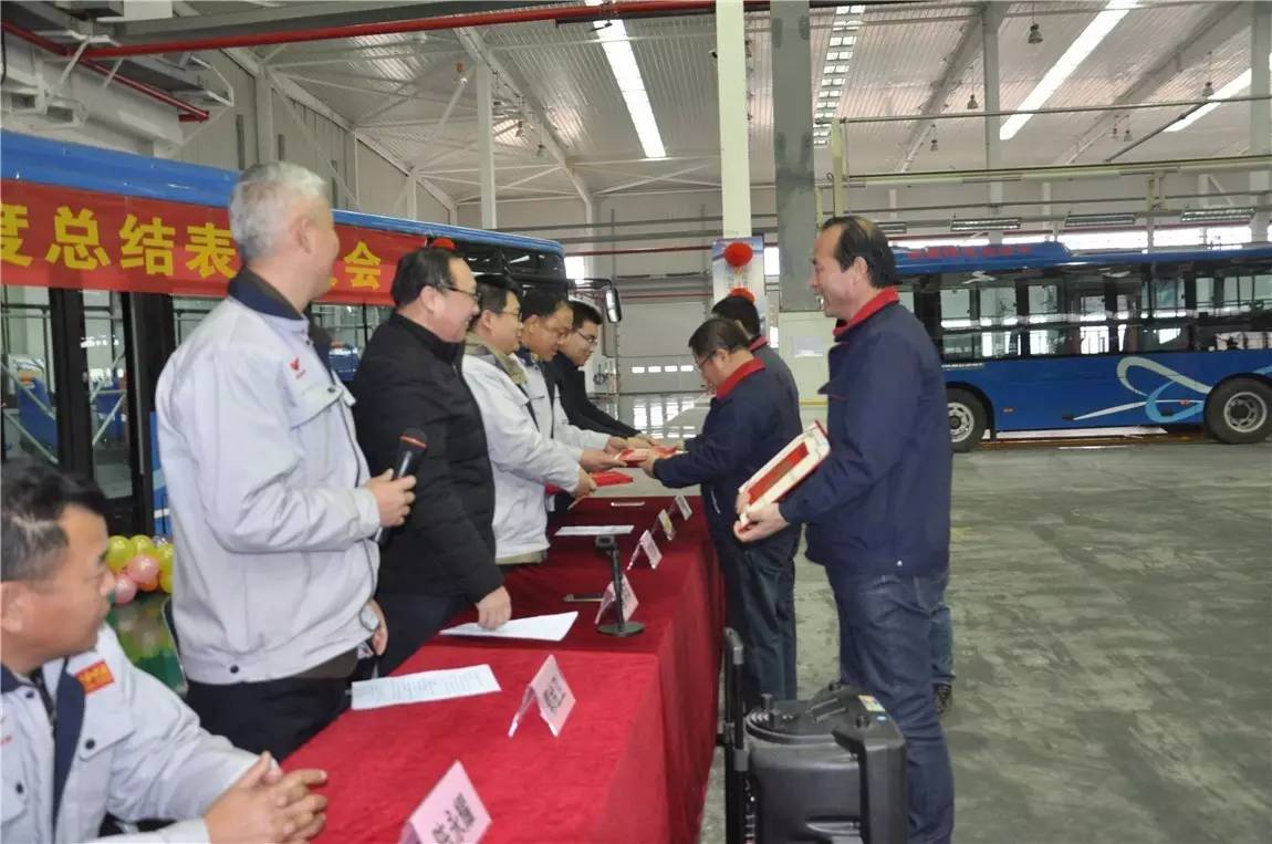 优秀员工和优秀管理者颁奖