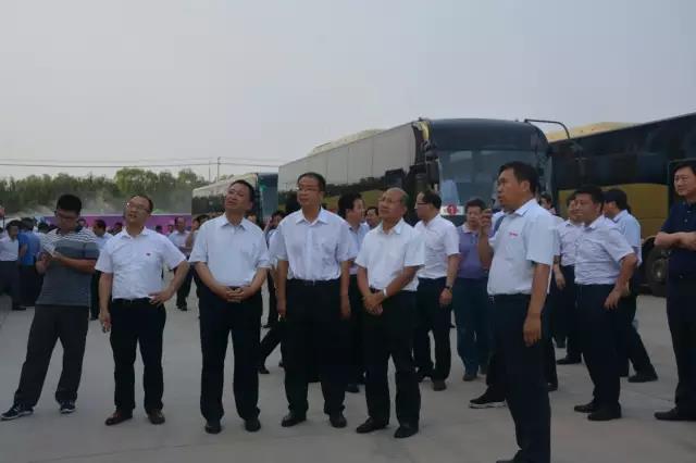 邯郸市市委书记高宏志一行到河北跃迪集团旗下河北聚乾电动车有限公司参观调研