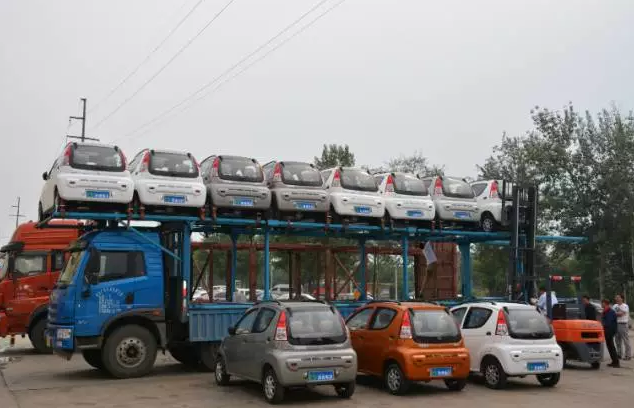 跃迪电动汽车批量发车河南——绿色•安全•便捷