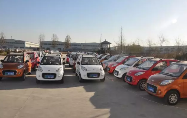 跃迪电动汽车批量发车山东——新能源战略绿色未来