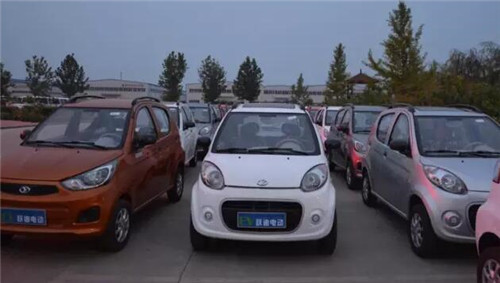 跃迪电动汽车批量发车邯郸——跃迪·让碳足迹浅些，再浅些