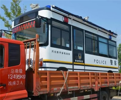 跃迪移动警务室发车保定市涞水县公安局·走进基层，服务民众