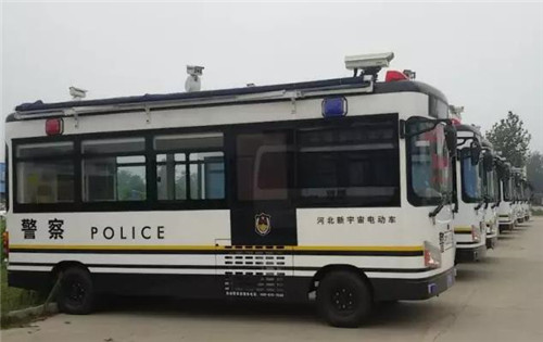 跃迪移动警务室发车山东省邹城市城市管理行政执法局·深入基层，零距离服务群众