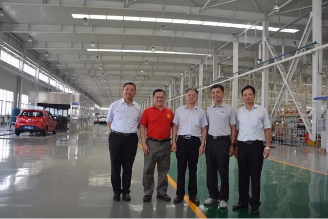 台湾客商到跃迪集团参观考察