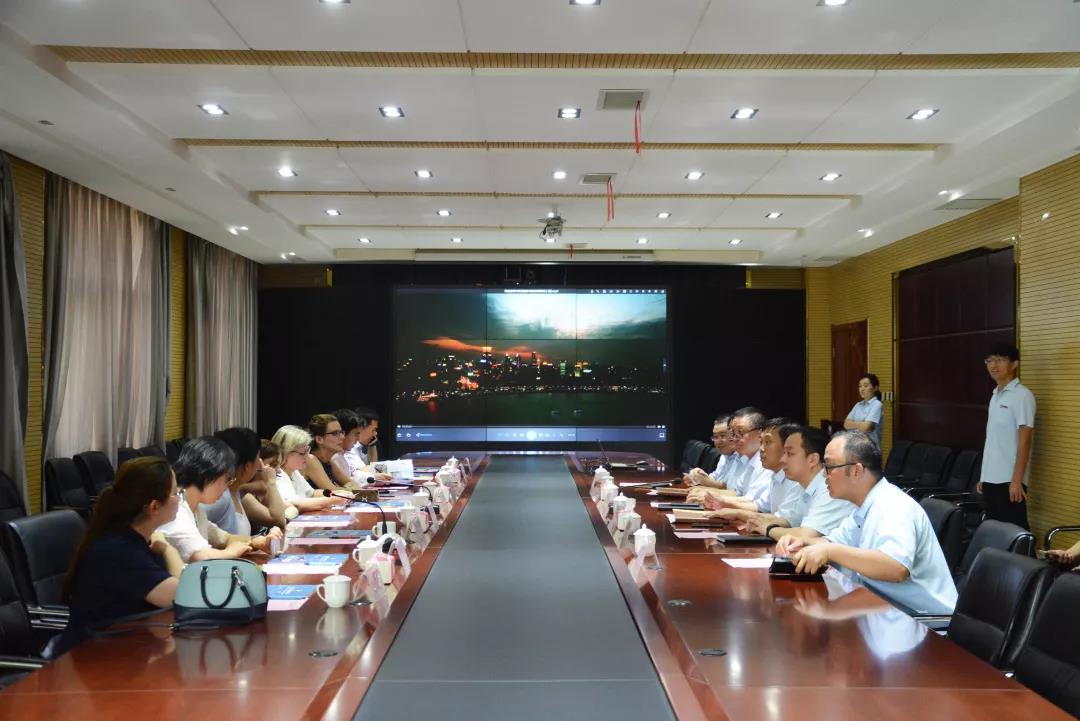 乌拉圭总统府国际合作署执行署长Andrea Vignolo一行莅临跃迪集团参观考察