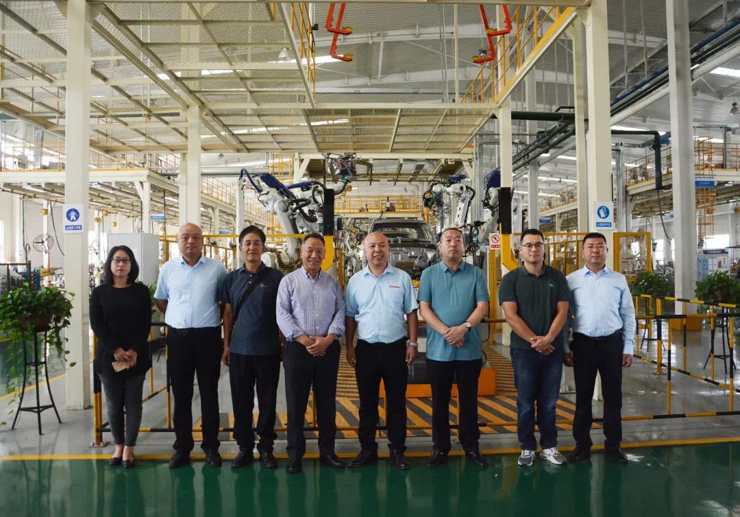 蒙古国驻尼泊尔大使馆大使次登·晋美莅临跃迪集团实地参观考察