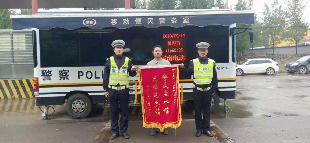 跃迪第一线|车辆自燃酿隐患 交警救助保平安