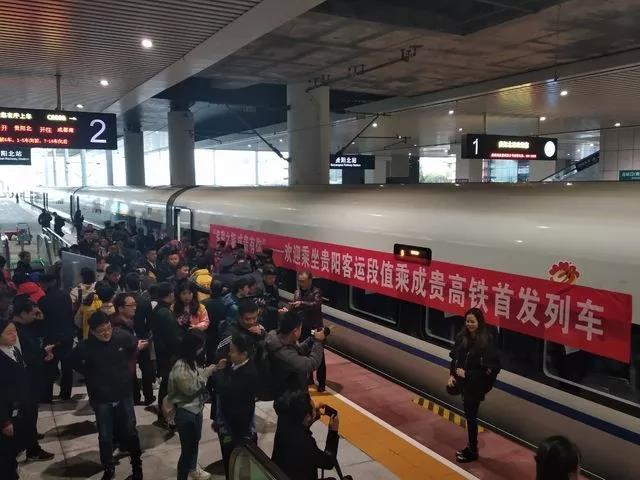 站前风“警”美如画|跃迪移动警务室护航成贵高铁全线通车