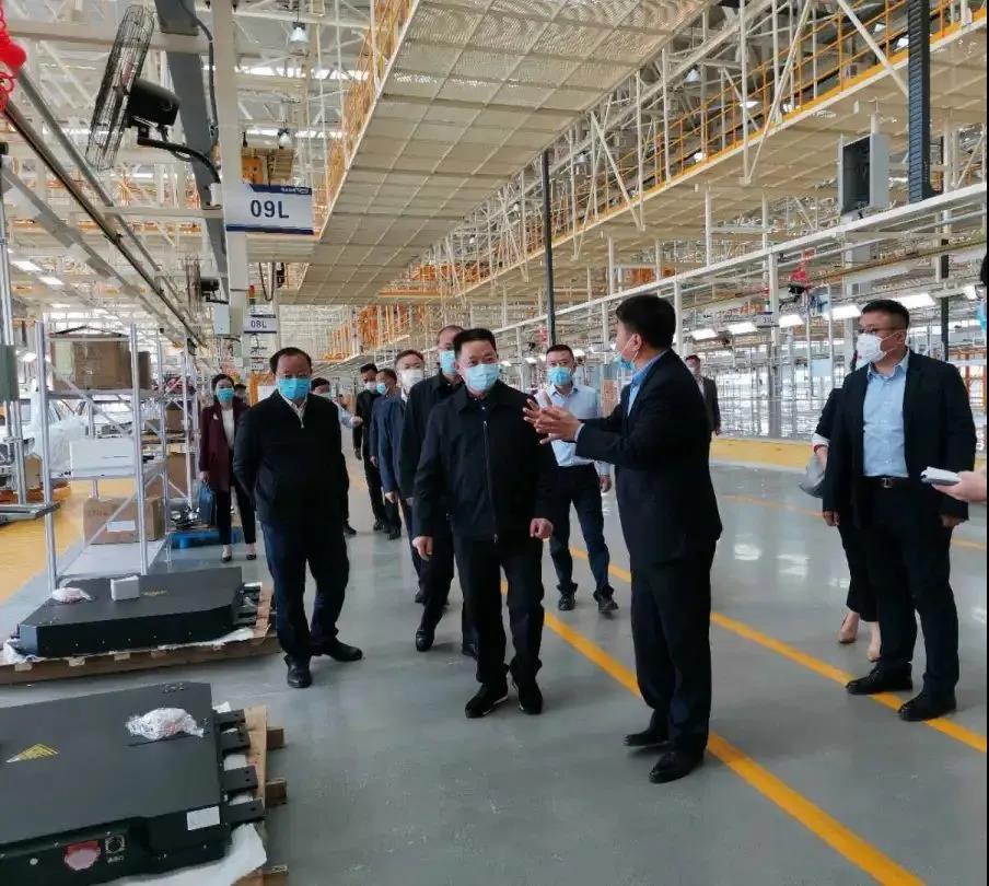 四川省人大常委会党组副书记、副主任黄新初莅临跃迪国跃新能源汽车产业园调研