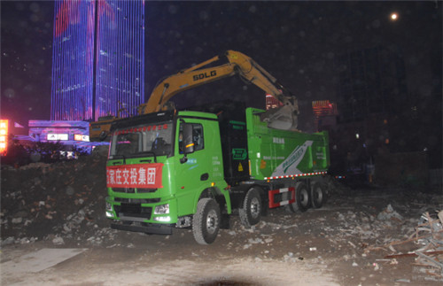 跃迪首批新能源渣土车正式投入营运！