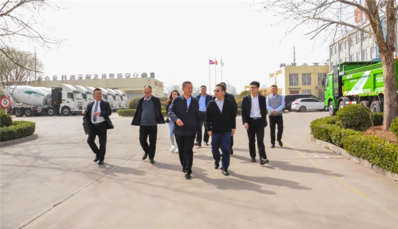 三一集团副总裁周万春一行莅临跃迪集团考察调研