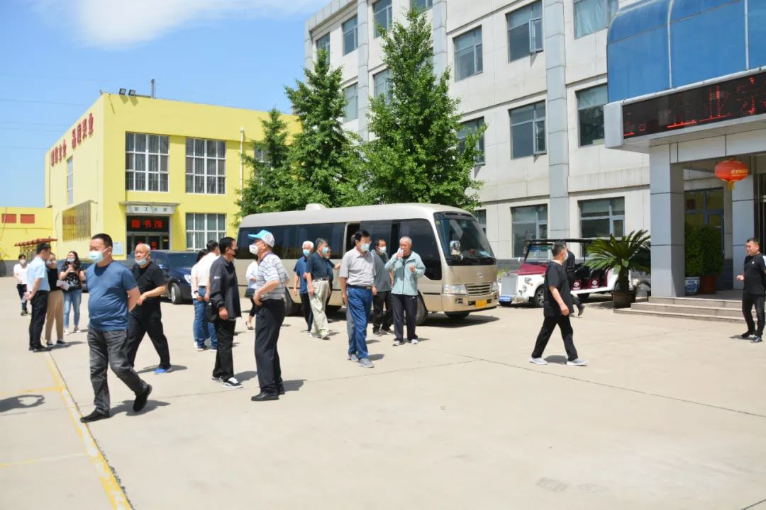石家庄市人大机关干部职工一行赴跃迪集团参观考察