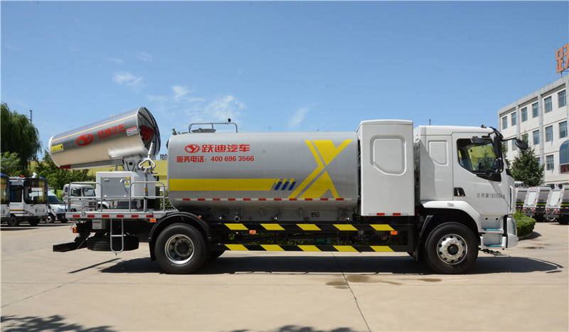 助力低碳环保 降尘降温“神器” | 跃迪纯电动多功能抑尘车