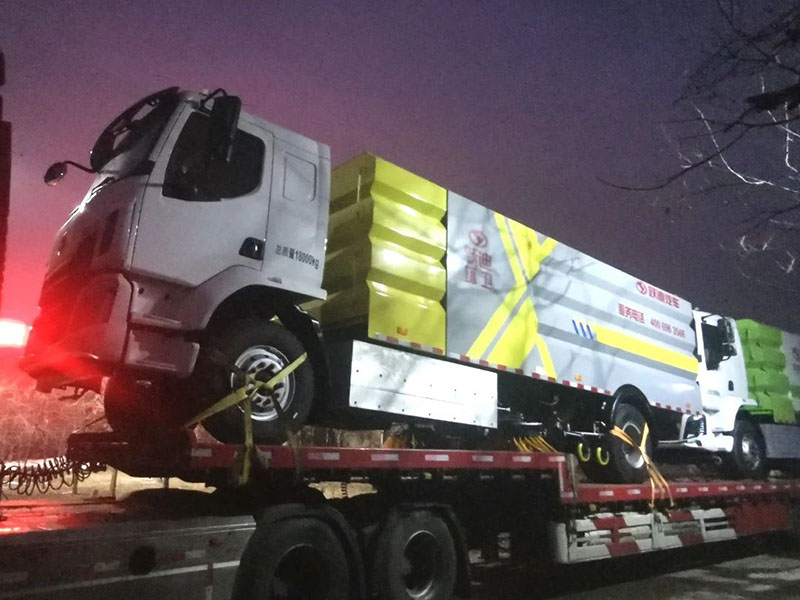 助力城市发展丨跃迪新能源环卫车、警务室发车