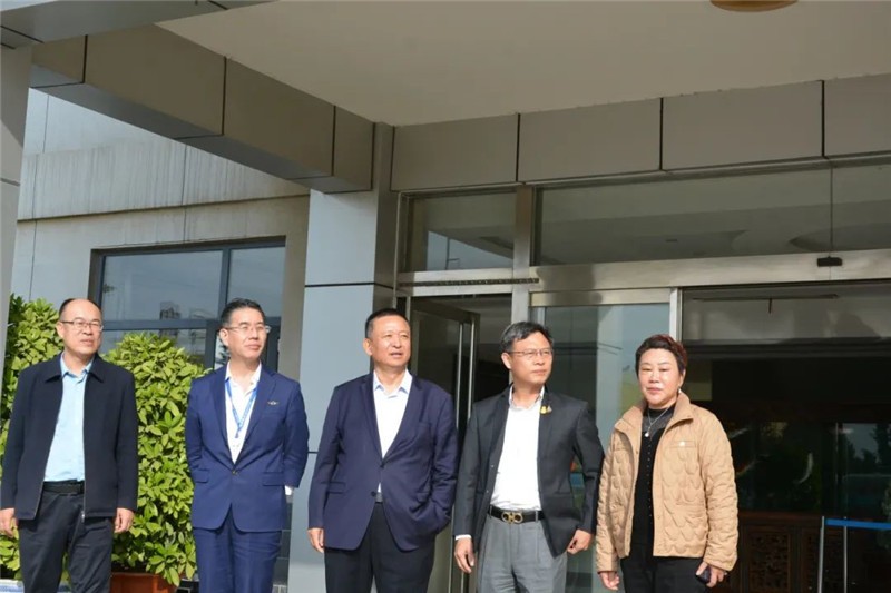 泰国客商一行到跃迪集团参观洽谈合作