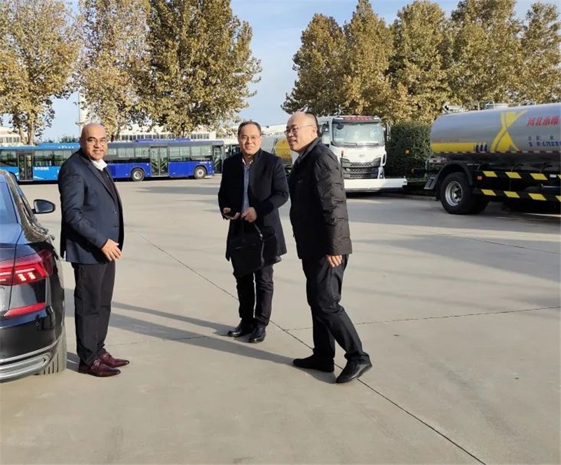 美国客商一行到跃迪集团参观考察