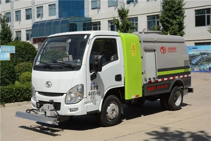 道路“美容师”—跃迪小型路面养护车
