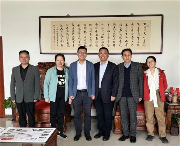 武汉理工大学船海与能源动力工程学院副院长张尊华一行到跃迪集团交流合作访问