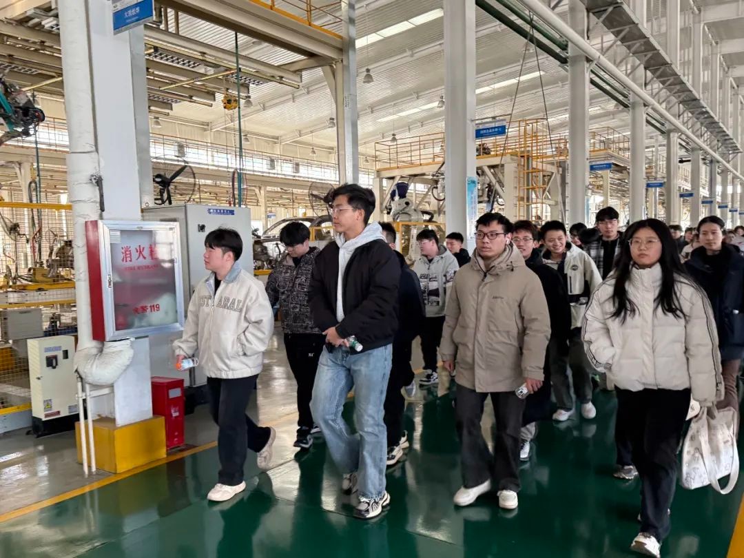 河北科技大学百名学生团应聘跃迪集团