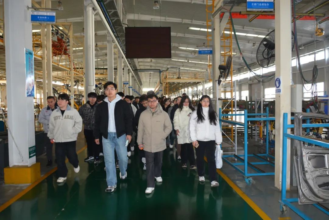 科大学生团参观跃迪车间