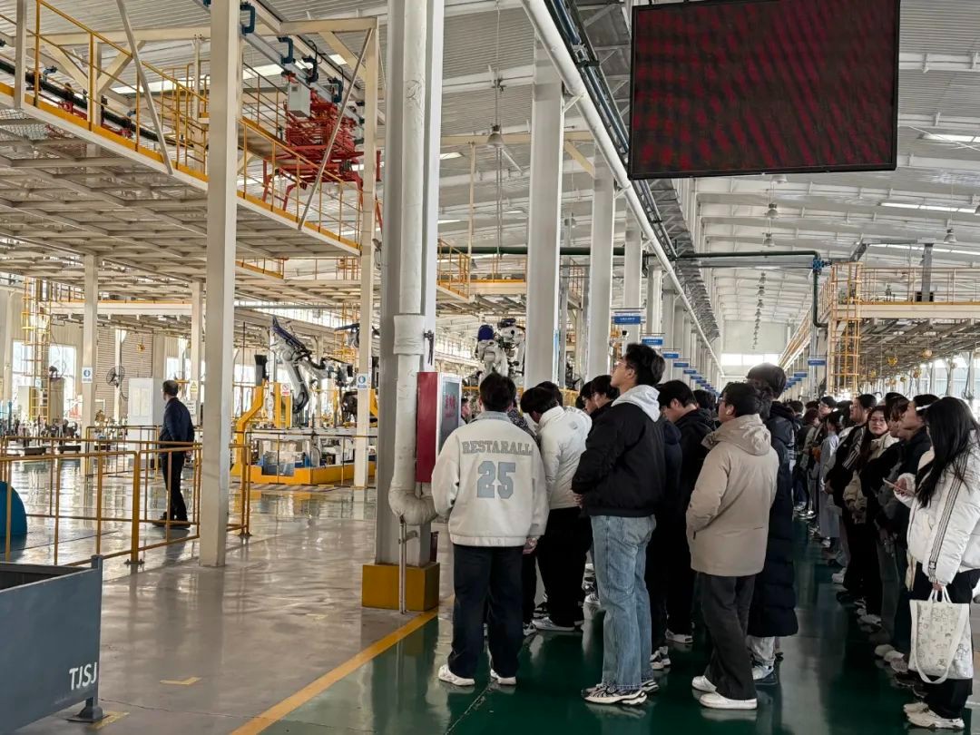 科大学子参观跃迪厂区